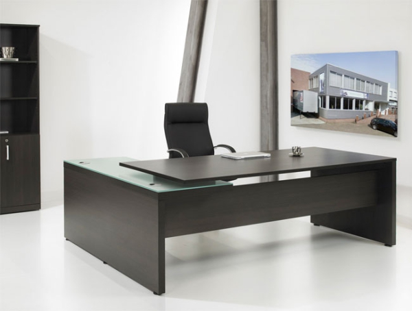 chefbuero_frankfurt_l-design_mit_container_und_glasauflage